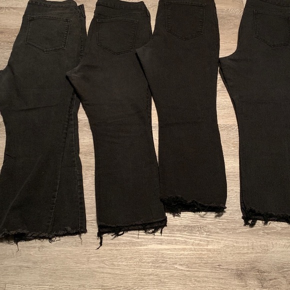 π  Mid-Rise Cropped Flare-Ankle Jeans - Picture 9 of 15